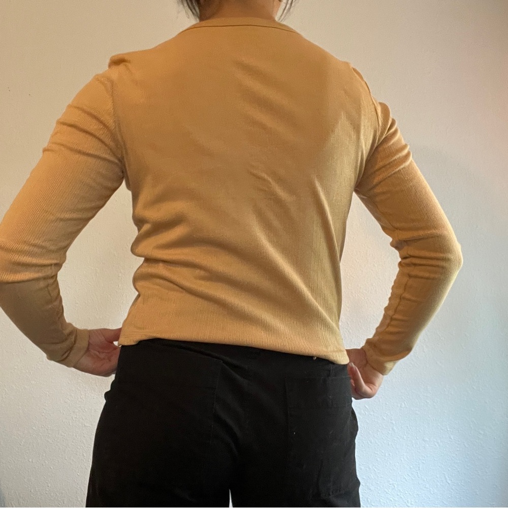 Button Up Top - Picture 4 of 6